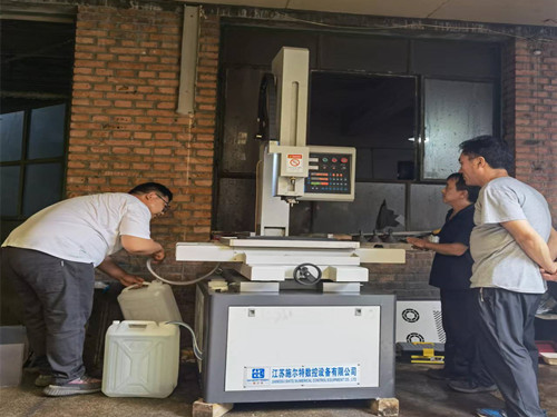 <b>DZ703電火花高速小孔加工機(jī)安裝調(diào)試</b>